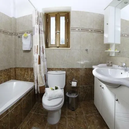 Sleeps 6 Pool Air Con Wifi Psilithrias