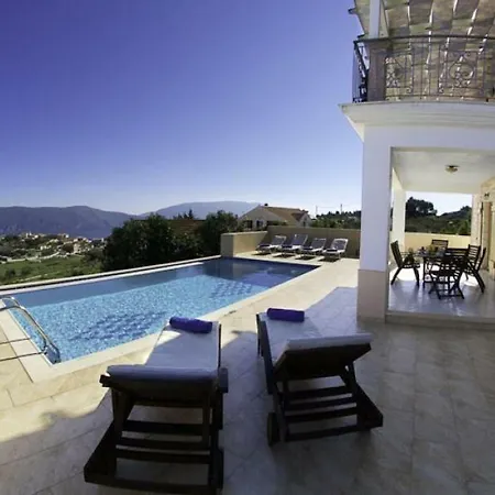 Sleeps 6 Pool Air Con Wifi