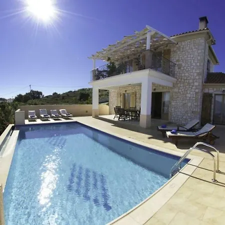 Villa Sleeps 6 Pool Air Con Wifi