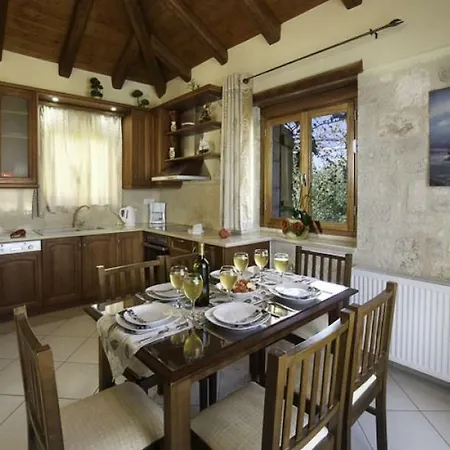 Sleeps 6 Pool Air Con Wifi *