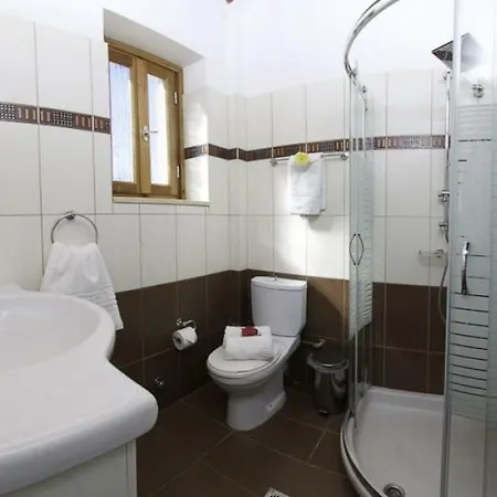Villa Sleeps 6 Pool Air Con Wifi *