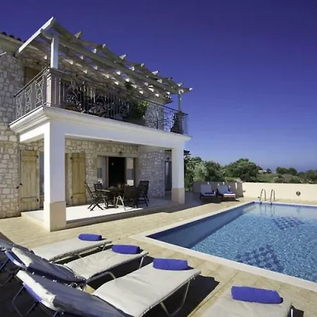 Villa Sleeps 6 Pool Air Con Wifi *